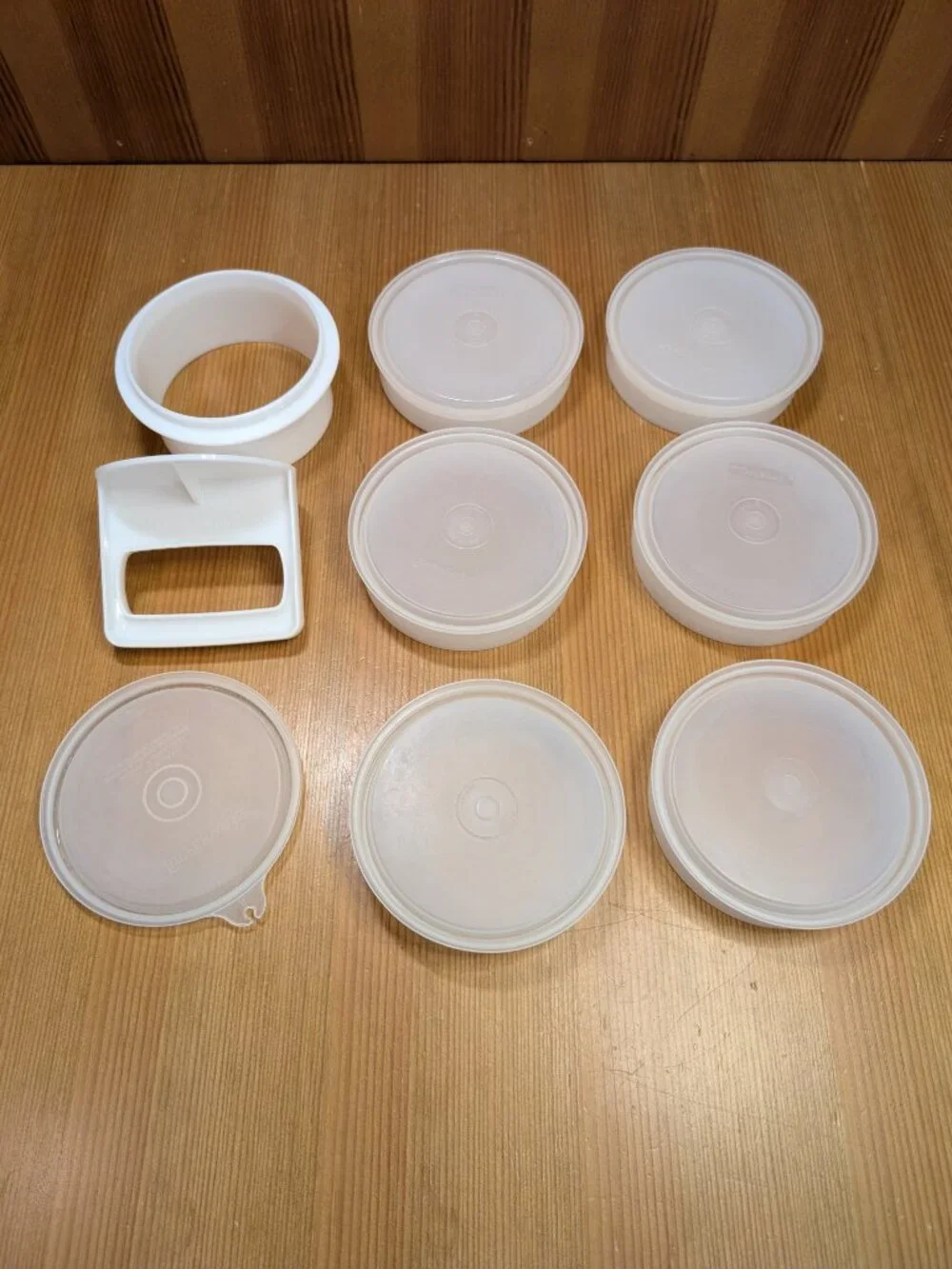 Tupperware Lot (6) Quarter Pounder Hamburger Keepers 882 w/Ring, Press & Lid EUC